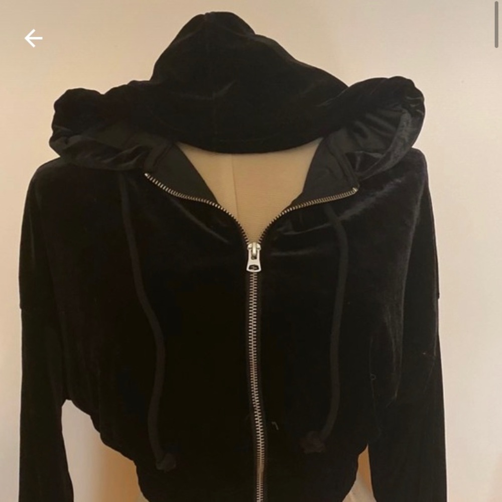 Y2K faux velvet cropped sweater